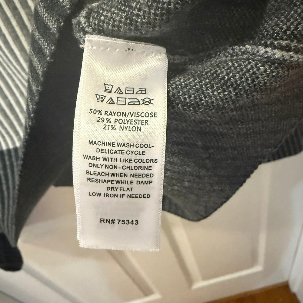 Tahari Women XL Striped Mock Neck Sweater Gray White Stretch‎ Soft - Picture 4 of 10